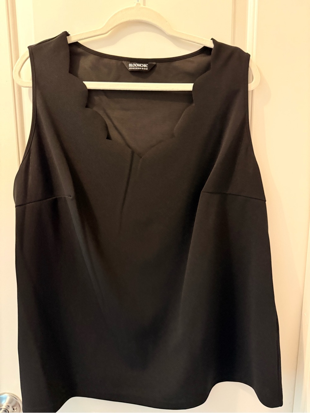 BloomChic Black Scallop Neck Sleeveless Tank